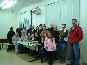 Pais representantes da APP da Unidade Pindorama conhecem novo Laboratório de Ciências e Robótica