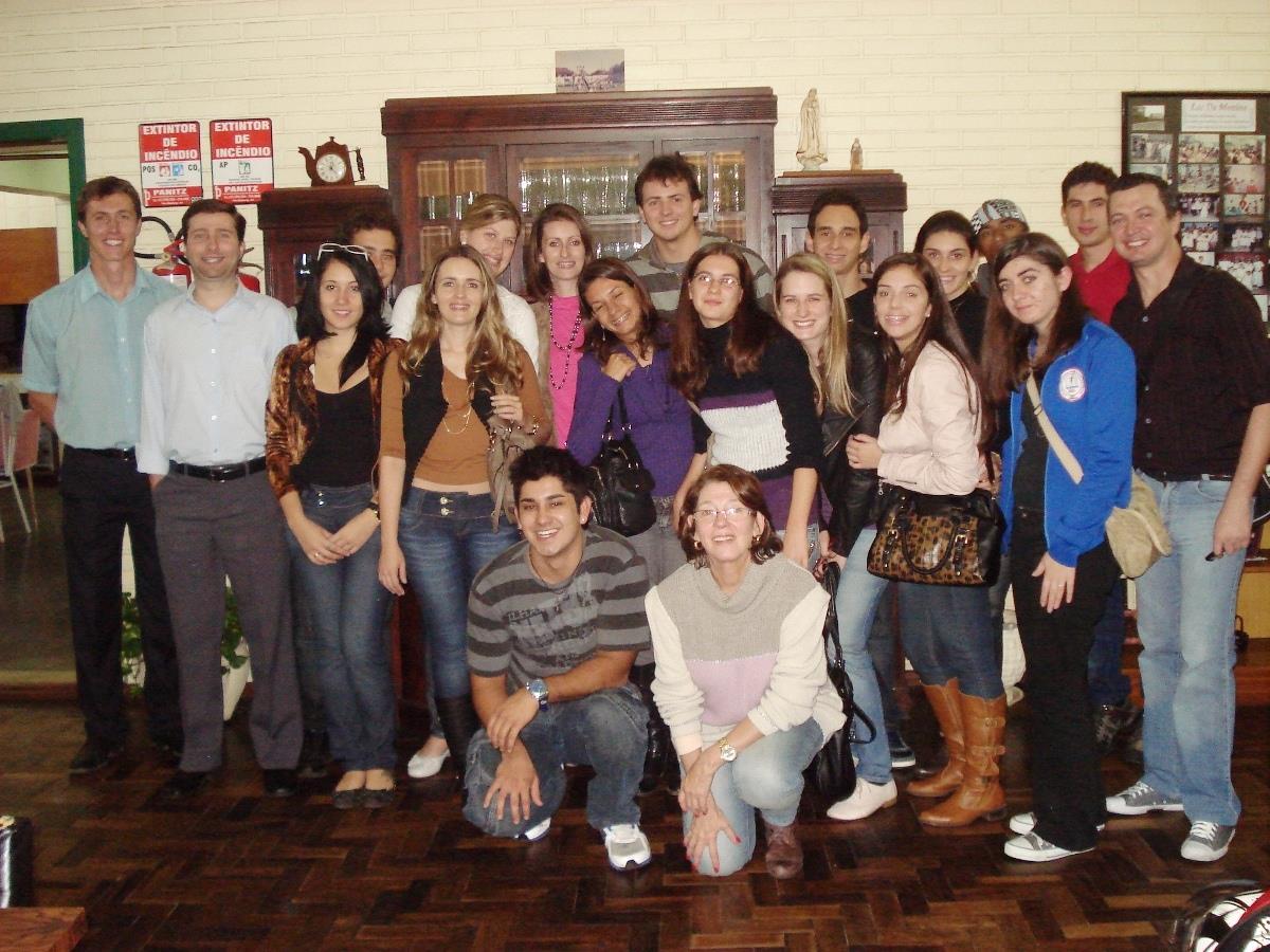 Acadêmicos da Faculdade IENH visitam o Lar da Menina