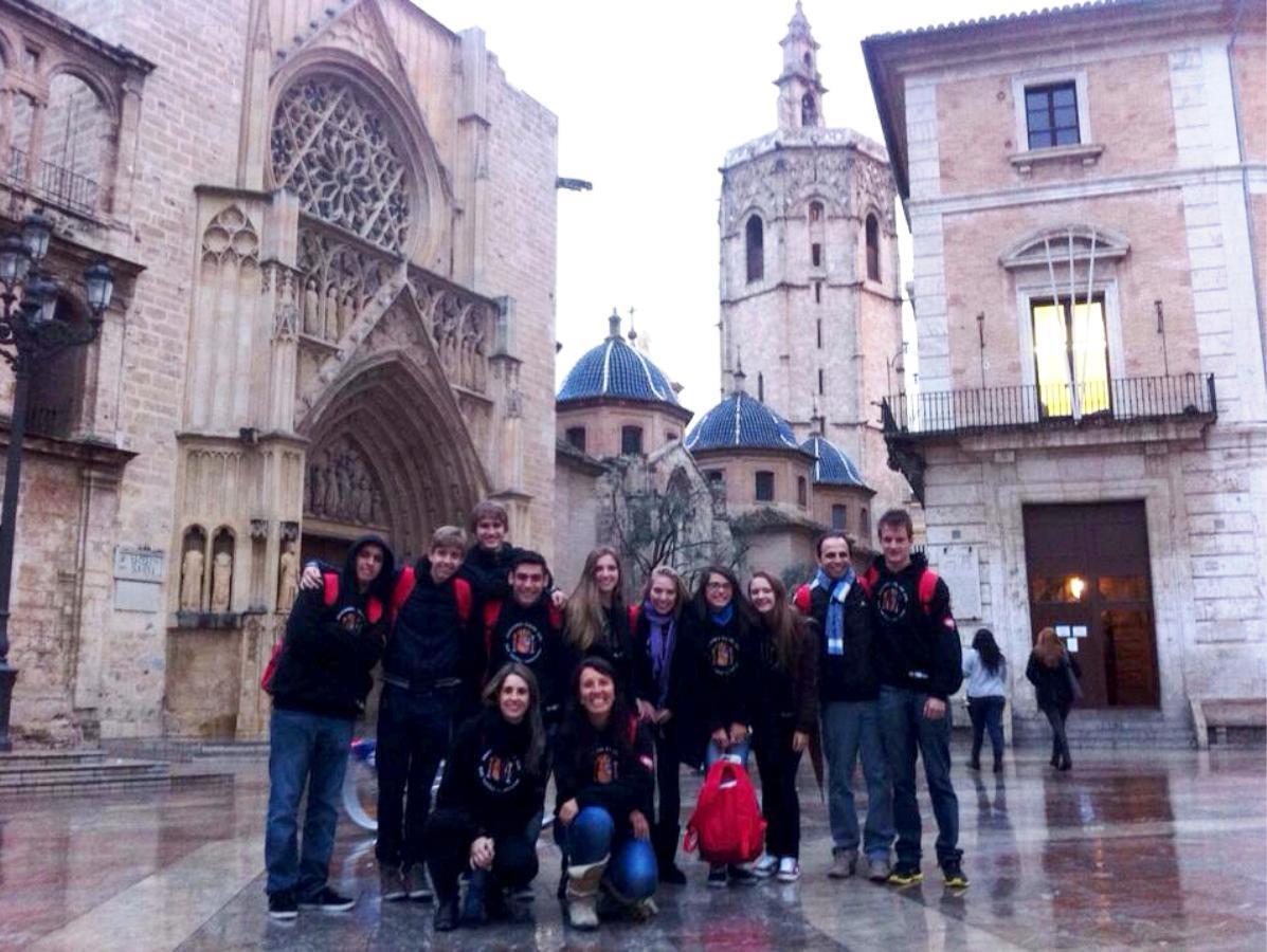 Alunos da IENH retornam hoje do Intercâmbio na Espanha