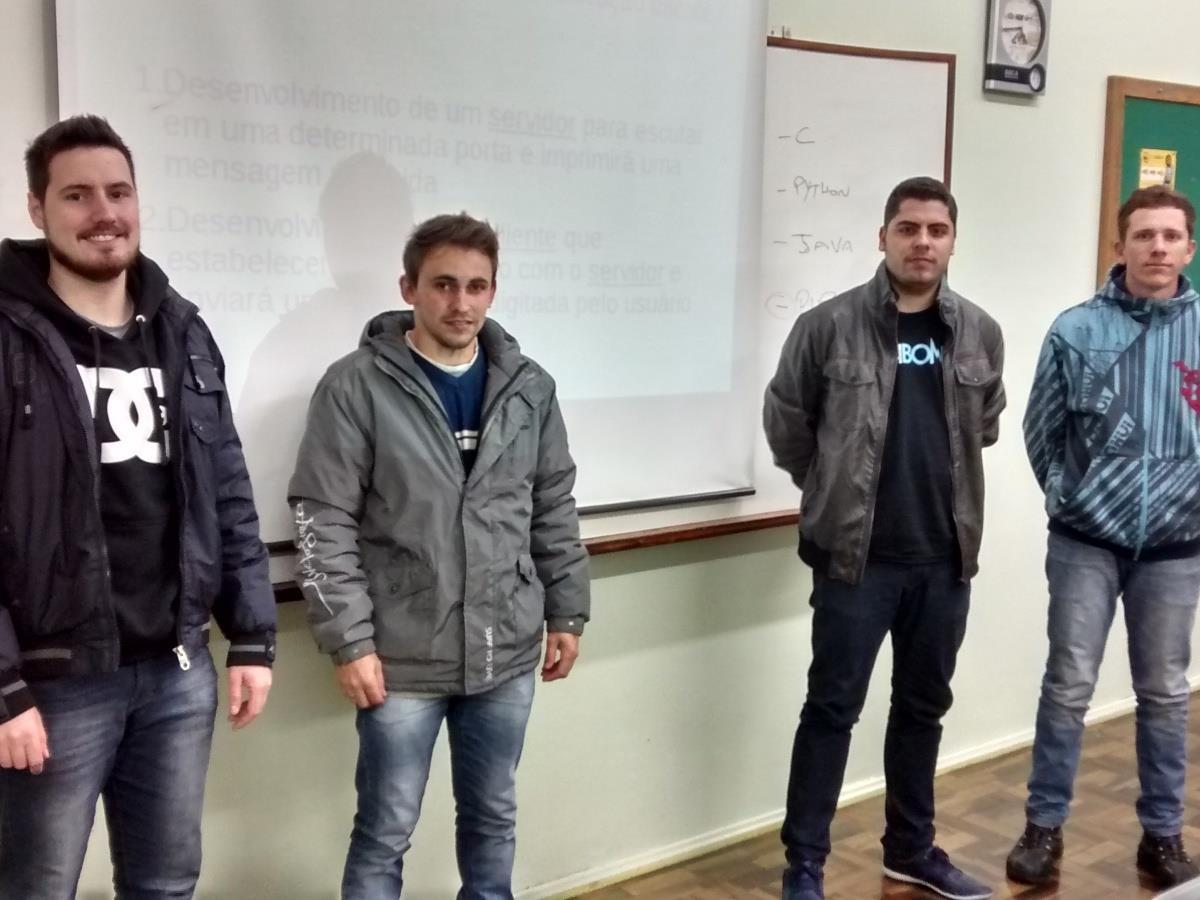 Acadêmicos apresentam trabalhos de Protocolos de Redes II