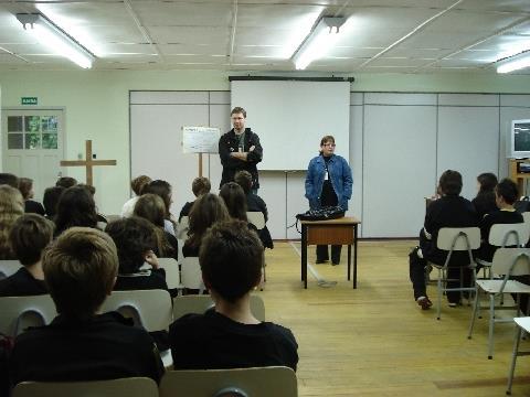 Alunos das 6ªs séries participam de Jogos Cooperativos sobre princípios e valores da IENH