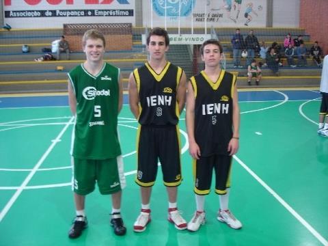 Basquete Juvenil Masculino da IENH é vice-campeão do Torneio da Liga AGABAS