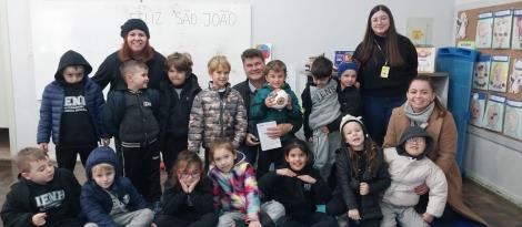 Kindergarten 5B recebe visita de optometrista e pai de aluno da Unidade Oswaldo Cruz Kindergarten 5B recebe visita de optometrista e pai de aluno da Unidade Oswaldo Cruz