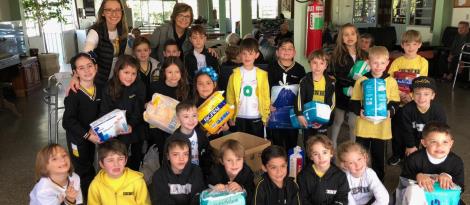 Solidariedade: alunos entregam donativos para o Lar São Vicente de Paula Solidariedade: alunos entregam donativos para o Lar São Vicente de Paula