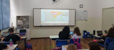 Tecnologia nas aulas de Língua Portuguesa: alunos criam mapa virtual sobre variações linguísticas Tecnologia nas aulas de Língua Portuguesa: alunos criam mapa virtual sobre variações linguísticas