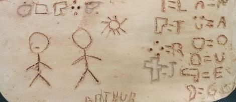 Trabalho interdisciplinar desenvolvido com 6ºs anos aborda a escrita antiga e sua simbologia Trabalho interdisciplinar desenvolvido com 6ºs anos aborda a escrita antiga e sua simbologia