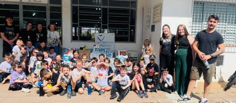 Turmas de Year 1 da Unidade Pindorama entregam doações no Lar São Vicente de Paula Turmas de Year 1 da Unidade Pindorama entregam doações no Lar São Vicente de Paula