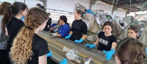 Turmas do 2nd grade da Unidade Fundação Evangélica visitam a UNIVALE Turmas do 2nd grade da Unidade Fundação Evangélica visitam a UNIVALE