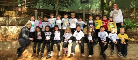 Vivência cultural na Língua Inglesa: alunos comemoram os 100 dias de aula Vivência cultural na Língua Inglesa: alunos comemoram os 100 dias de aula