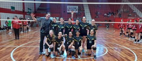 Voleibol Feminino da IENH teve muitas conquistas nos meses de setembro e outubro