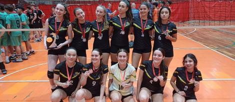 Voleibol infantil feminino traz mais um troféu para a IENH