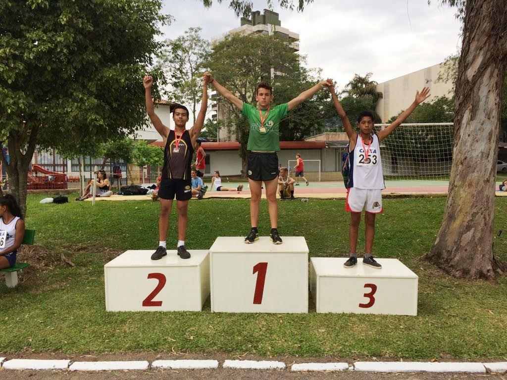 Atletismo da IENH conquista 54 medalhas no Troféu IENH de Atletismo -  Educação Básica - Portal IENH