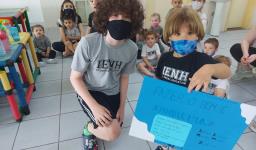 Observação: o uso de máscara não é obrigatório para as crianças do Nível 2. 