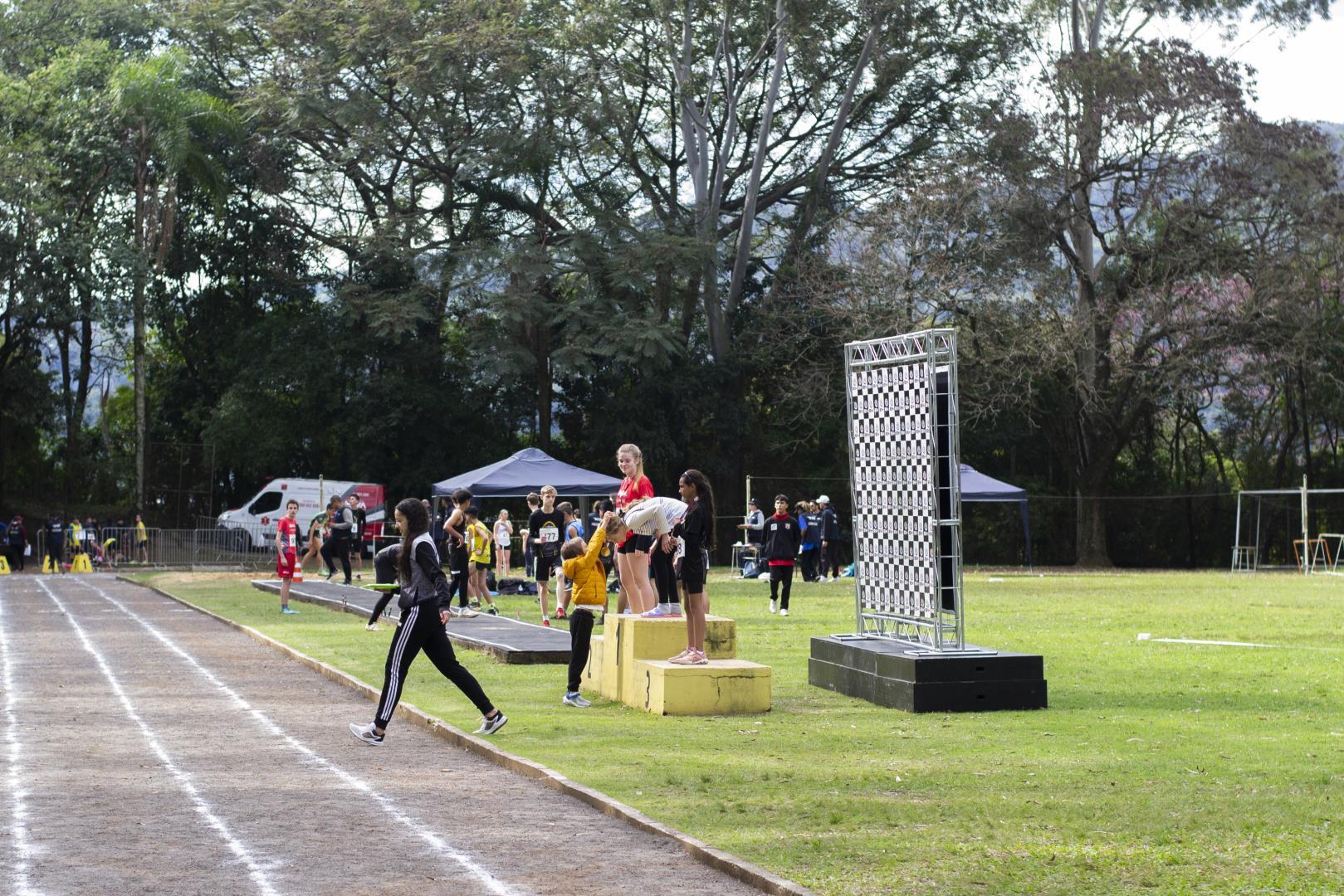 Atletismo da IENH conquista grandes resultados no Troféu Sogipa - Educação  Básica - Portal IENH