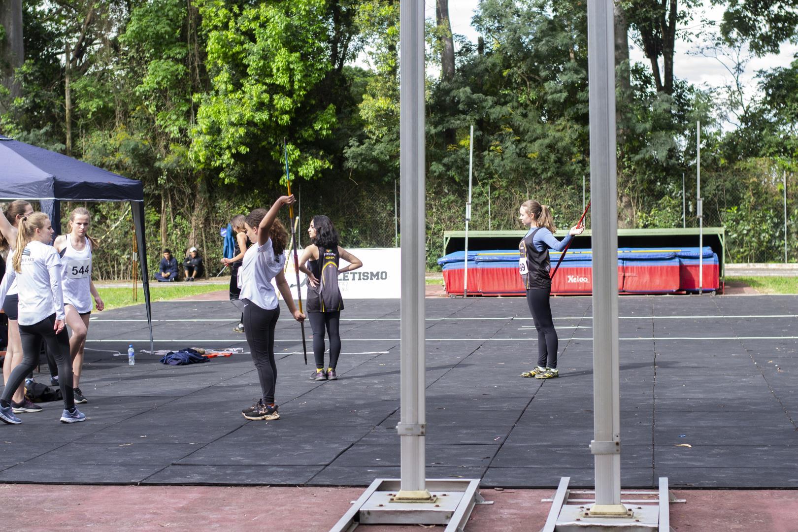 Atletismo da IENH conquista grandes resultados no Troféu Sogipa - Educação  Básica - Portal IENH