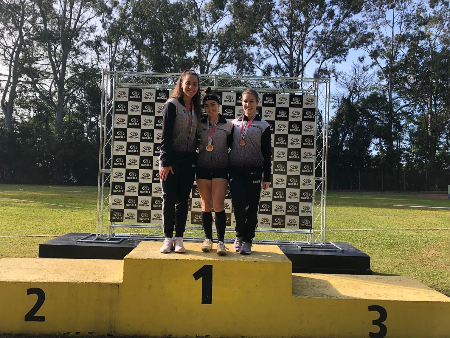 Atletismo da IENH conquista 54 medalhas no Troféu IENH de Atletismo -  Educação Básica - Portal IENH