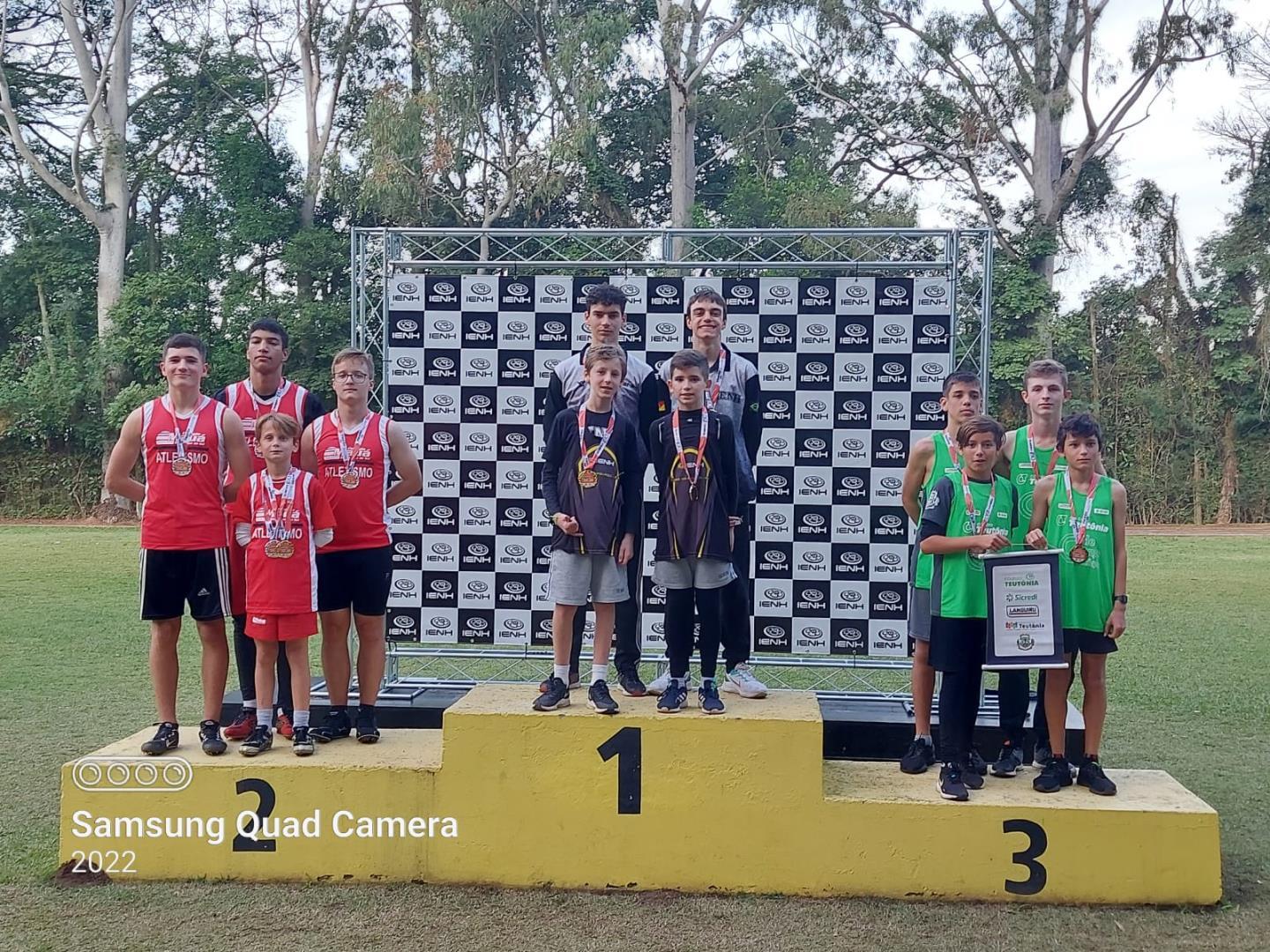 Atletismo da IENH conquista grandes resultados no Troféu Sogipa - Educação  Básica - Portal IENH